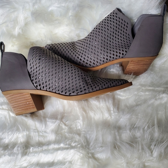 Women's Ankle Booties - Picture 3 of 7